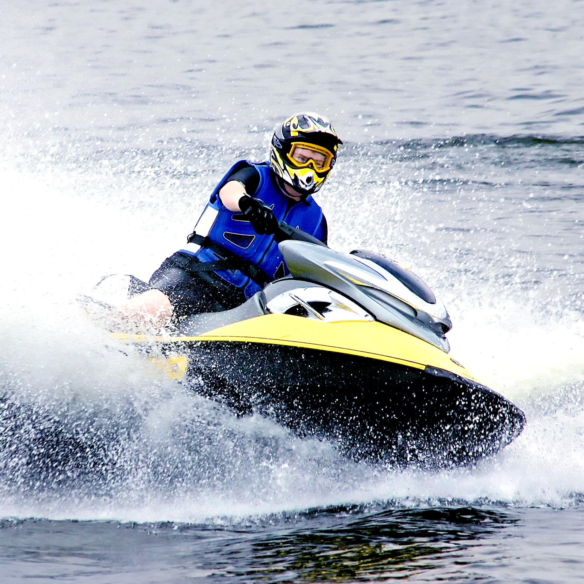 Mand på vandscooter